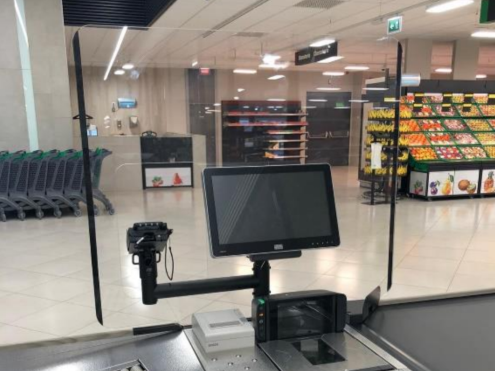 Mercadona instala mamparas protectoras en las cajas de todos sus supermercados.