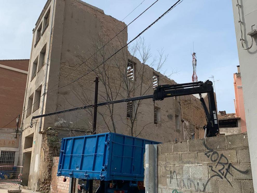 El edificio que será derruido en Barbastro.