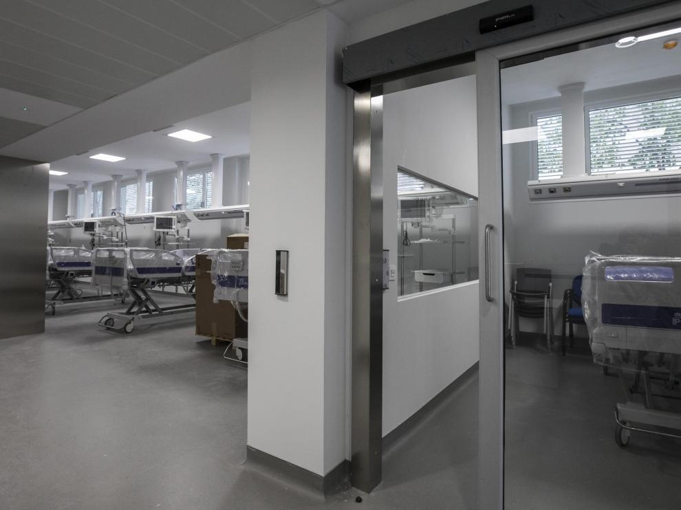 La unidad de cuidados intensivos del nuevo hospital dispone de seis camas.