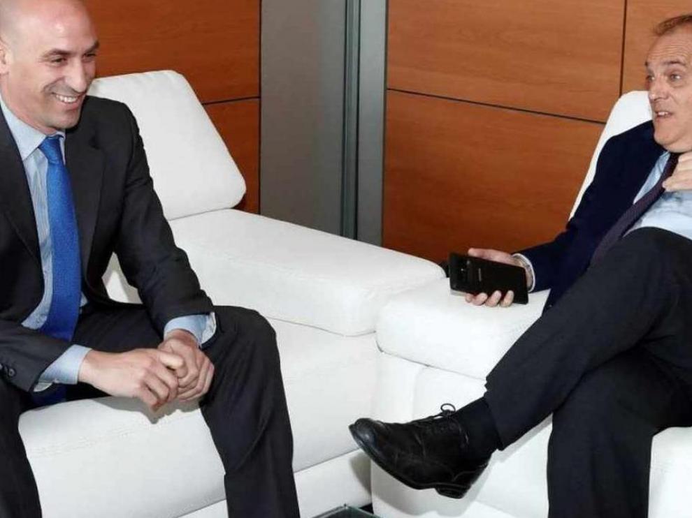 Luis Rubiales y Javier Tebas, presidentes de la Federación y La Liga, respectivamente, en una reunión conjunta celebrada meses atrás.