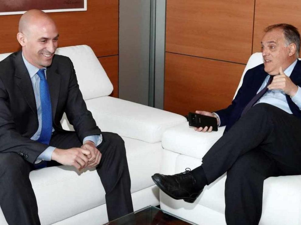 Luis Rubiales y Javier Tebas, presidentes de la Federación y La Liga, respectivamente, en una reunión conjunta celebrada meses atrás.
