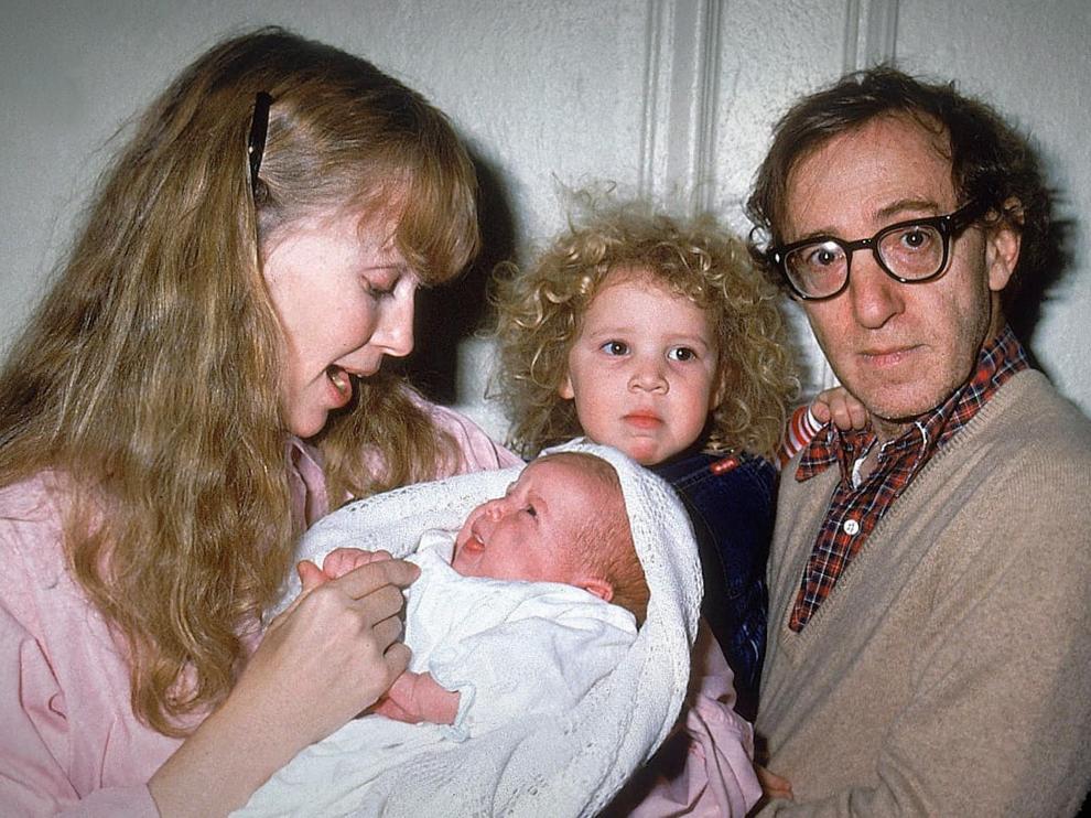 Allen junto a Mia Farrow y su hija Dylan