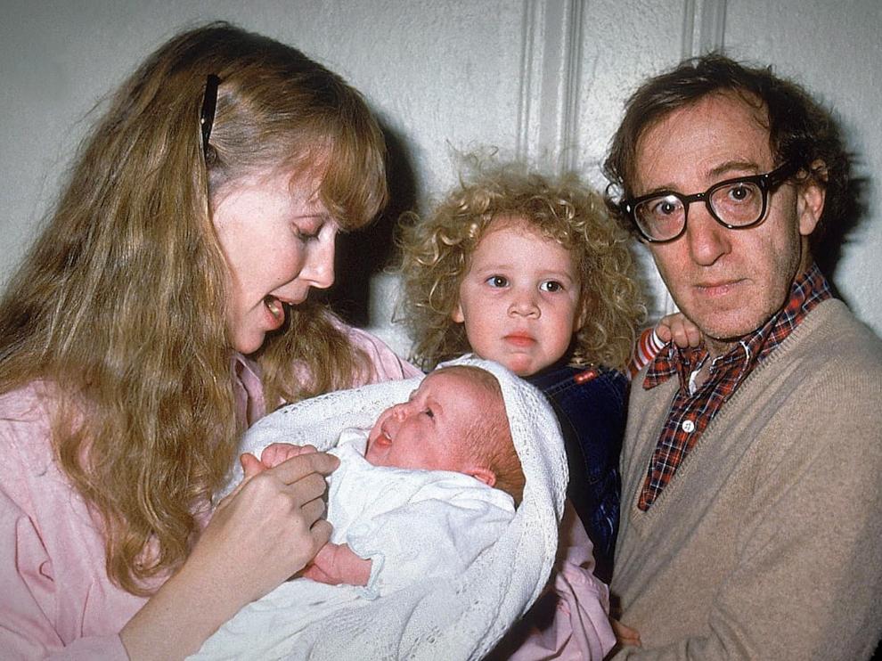 Allen junto a Mia Farrow y su hija Dylan