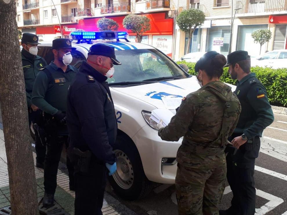 La Policía Local de Ejea y el Ejército han estado montando patrullas conjuntas estos días.