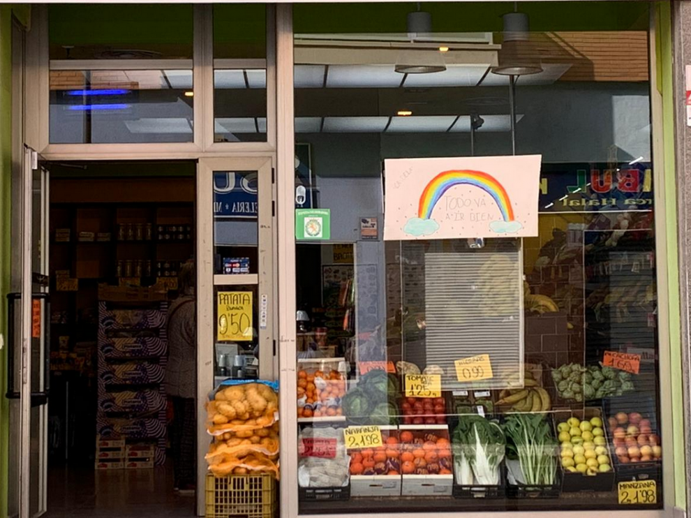 Una frutería abierta en Cuarte.