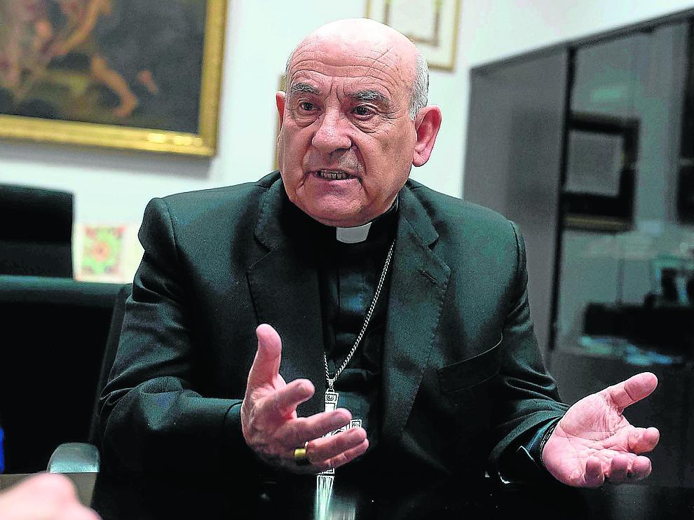 El arzobispo de Zaragoza, Vicente Jiménez, en enero de 2019 durante una entrevista a HERALDO