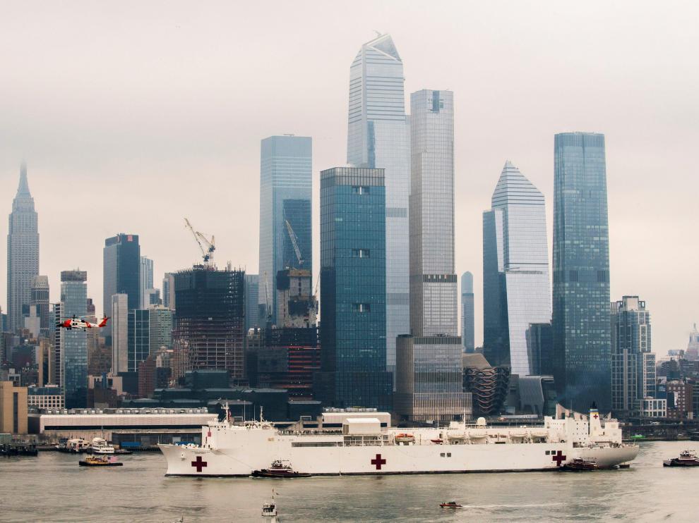 Llega a Nueva York el buque hospital de la Marina 'USNS Comfort'