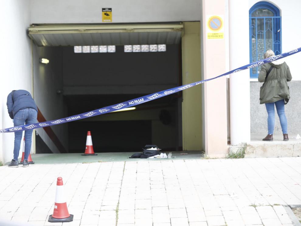 El ataque ha tenido lugar en la calle de Mainar y la Policía busca a su autor.