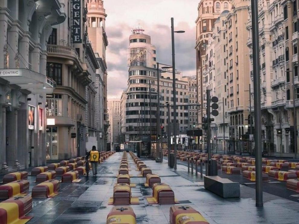 Fotomontaje de la Gran Vía de Madrid llena de ataúdes.