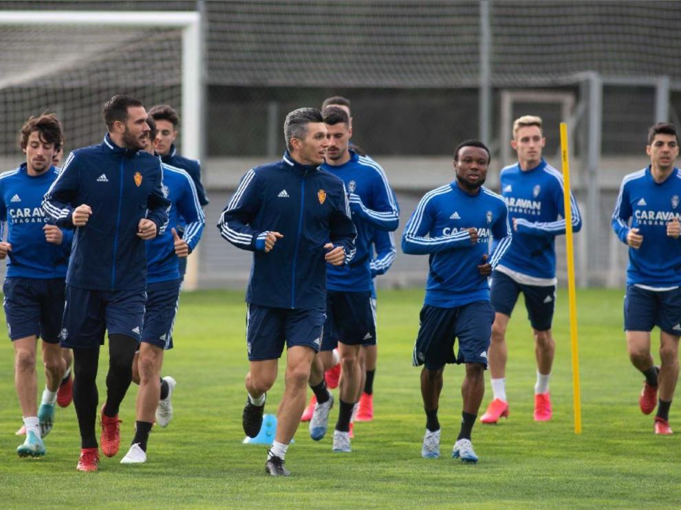Los futbolistas del Real Zaragoza, en uno de los últimos entrenamientos ordinarios llevados a cabo en la Ciudad Deportiva antes del parón sine díe de la liga.