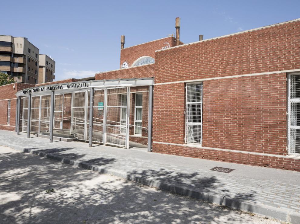 Fachada del centro de salud de la Bombarda, que presenta la tasa más alta de coronavirus de Zaragoza.