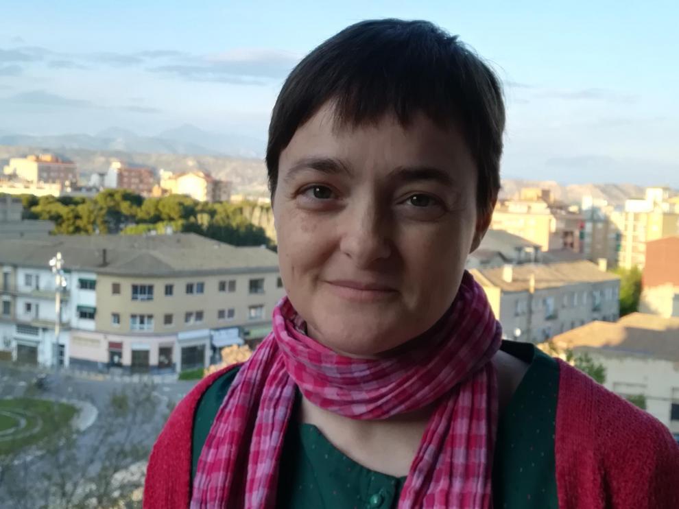 Sandra Araguas, en su casa de Huesca.