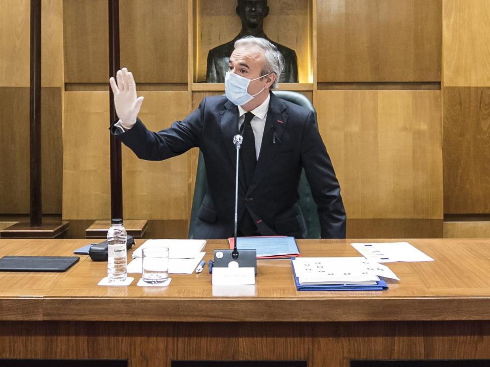 orge Azcón, en el pleno extraordinario del Ayuntamiento de Zaragoza