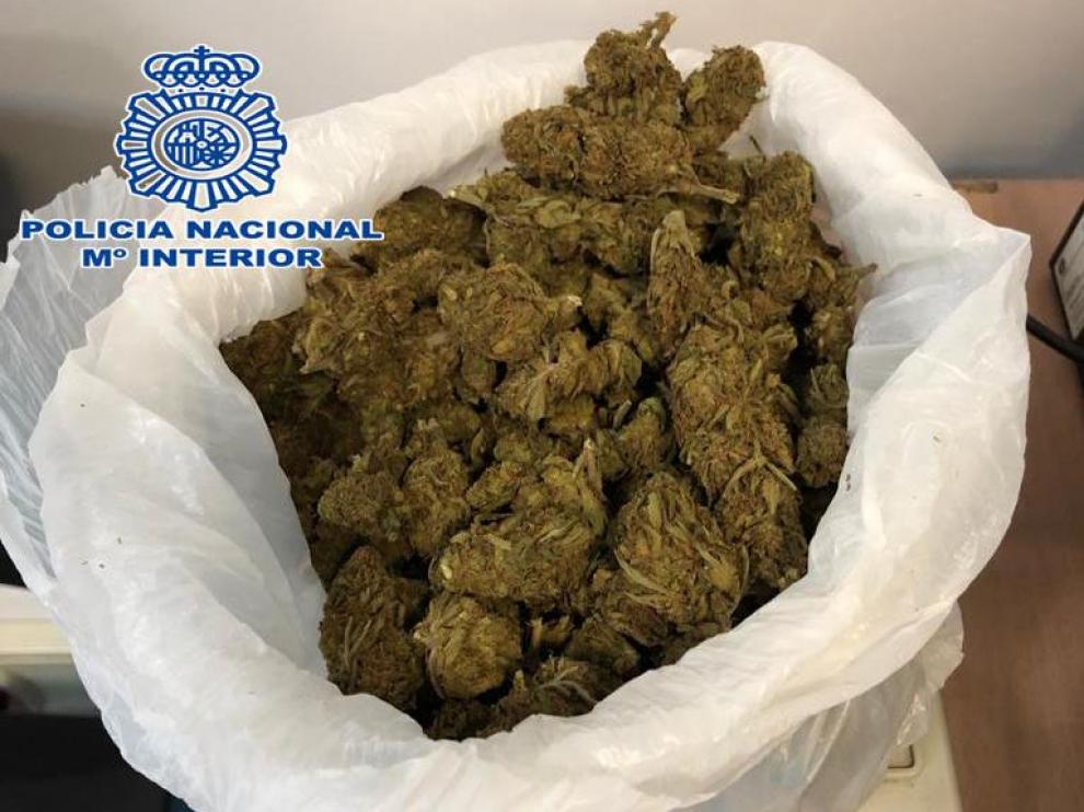 Detenido un joven por llevar drogas e intentar darse a la fuga