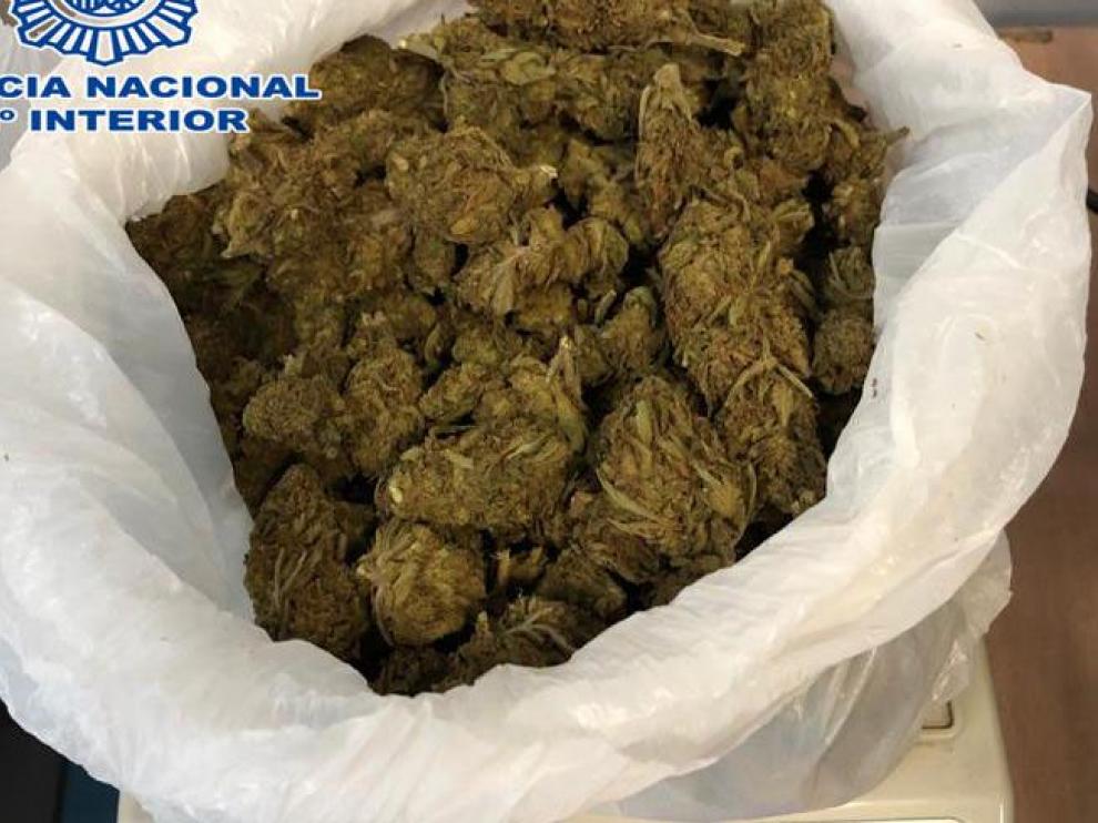 Detenido un joven por llevar drogas e intentar darse a la fuga
