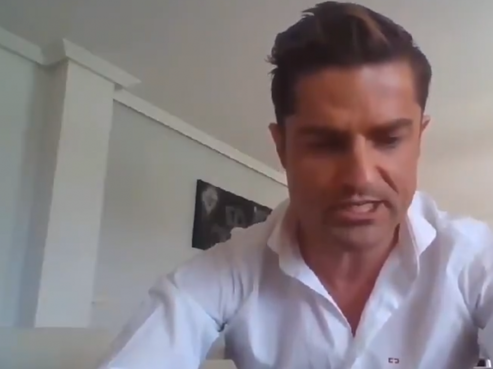 Pillan a una mujer semidesnuda en la videollamada de Alfonso Merlos y su novia, Marta López, responde: "Sé quién es"