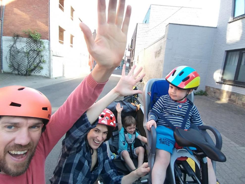 Jos, María y sus hijos salen a hacer deporte en Lovaina (Bélgica)