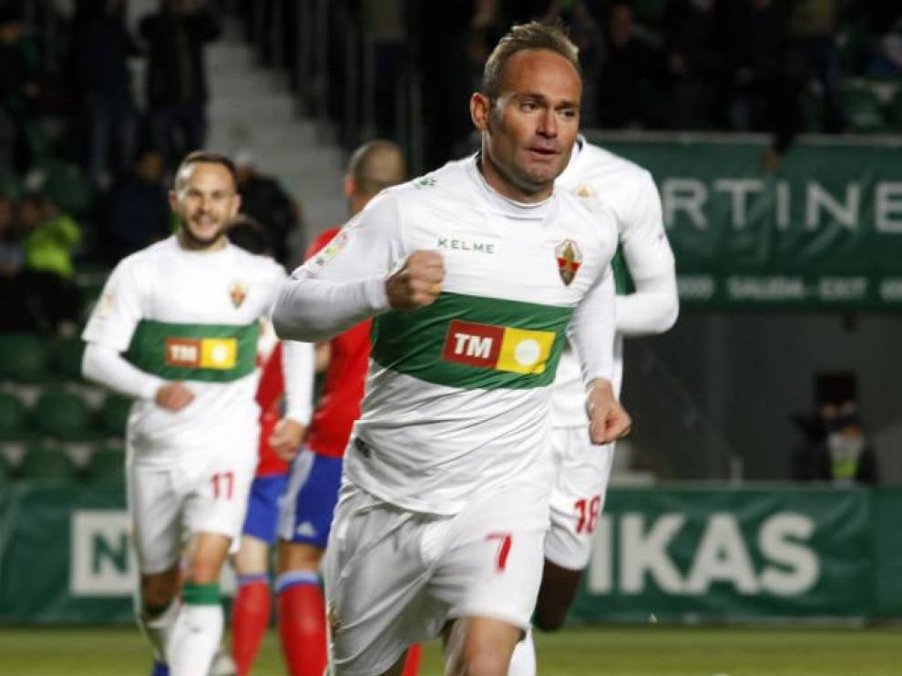Nino, tras anotar un gol al Real Zaragoza en el estadio del Elche la temporada pasada.