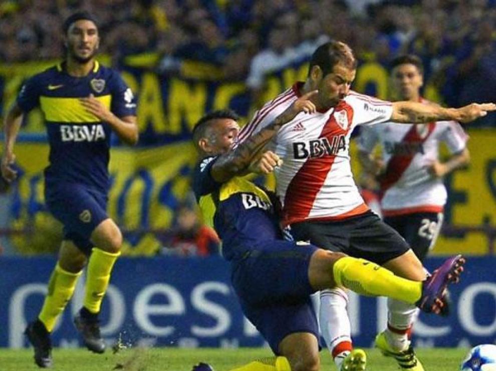 Un lance del partido Boca Juniors-River Plate de la última liga argentina.