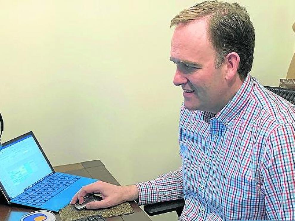 Félix Gil, director general de Integra, teletrabajando.