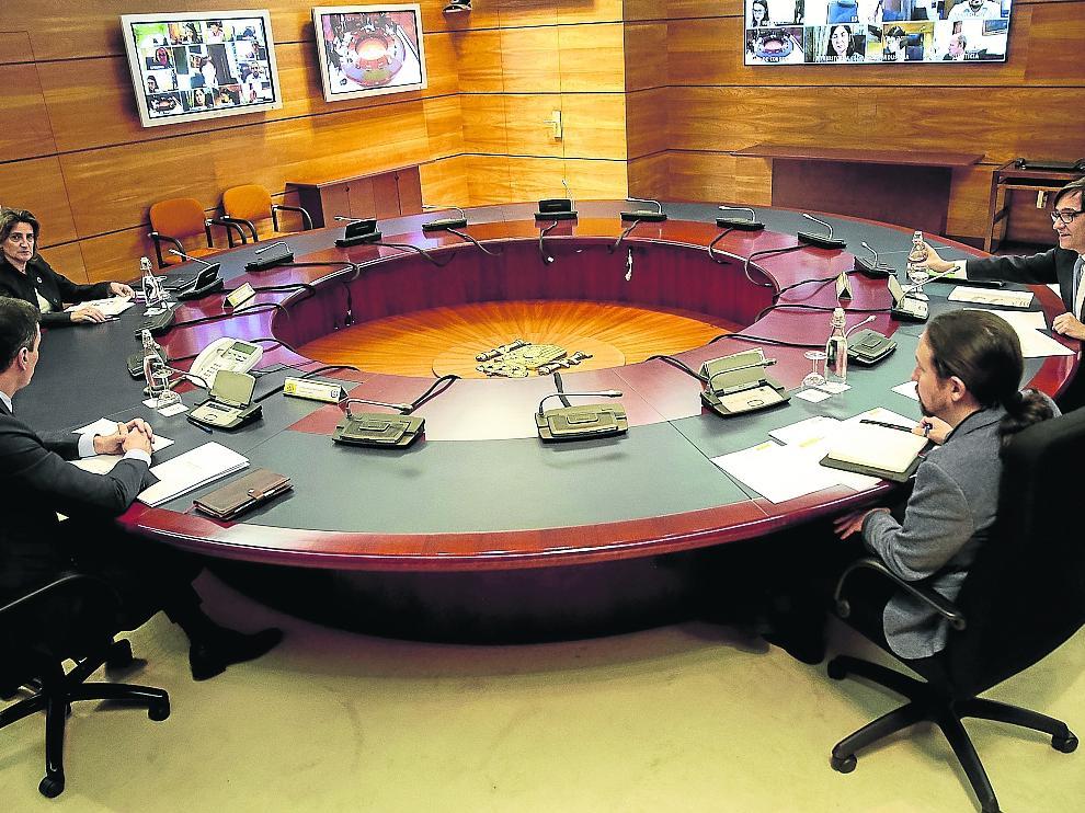Teresa Ribera, Pedro Sánchez, Pablo Iglesias y Salvador Illa, este martes, en la reunión del Consejo de Ministros.