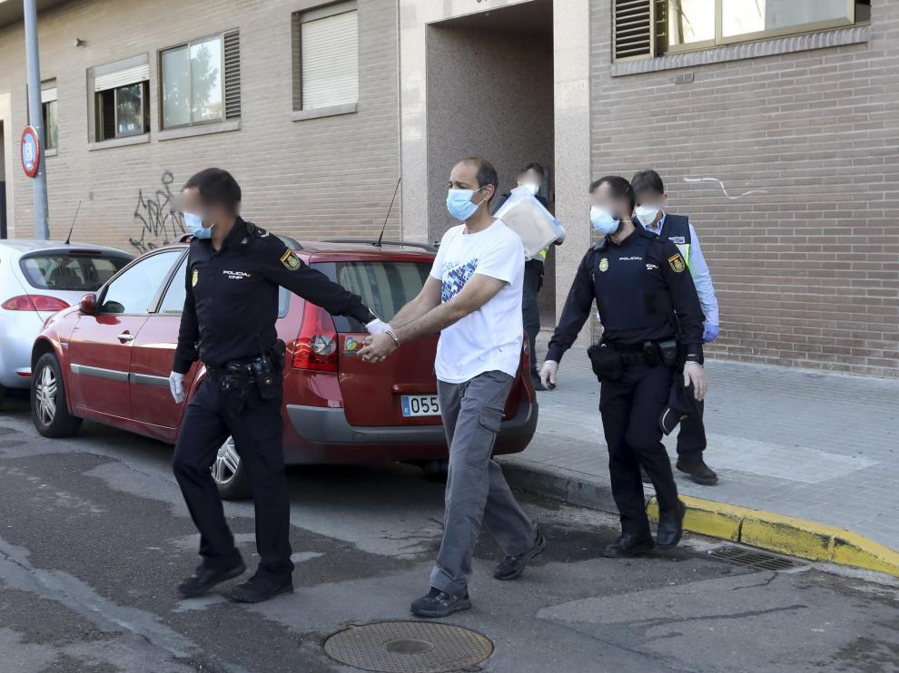 La Policía Nacional registró este lunes el domicilio del guardia civil detenido en busca de pruebas.