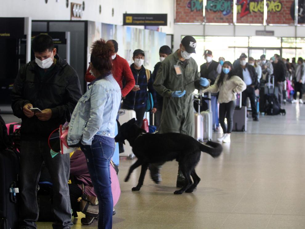 Casi 300 españoles varados en Bolivia embarcan en un vuelo de repatriación