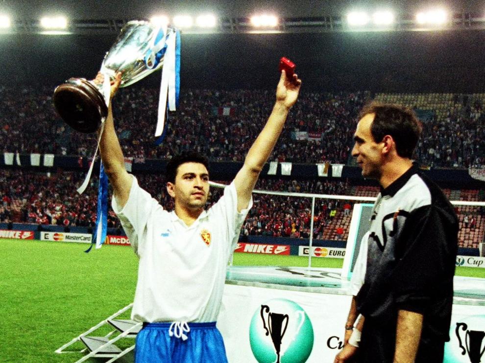 El Real Zaragoza conquista la Recopa de Europa en el Parque de los Príncipes de París tras derrotar al Arsenal (1-2)