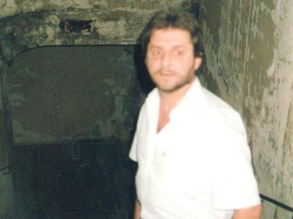 Carlos Bogdanich entrando en el túnel de la estación de Canfranc.
