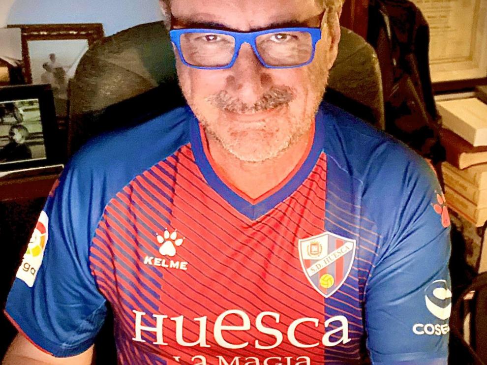 Carlos Herrera, con la camiseta de la SD Huescaq
