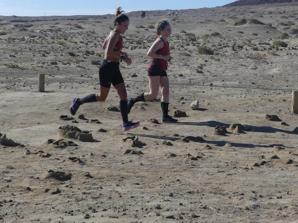 Celebración de una prueba deportiva multitudinaria que erosiona por pisoteo el Lugar de Interés Geológico ‘Rizolitos en los sedimentos eólicos del Médano’, en Tenerife. Los moldes de raíces fósiles en dunas pleistocenas son únicas en Canarias y por su composición son muy frágiles.