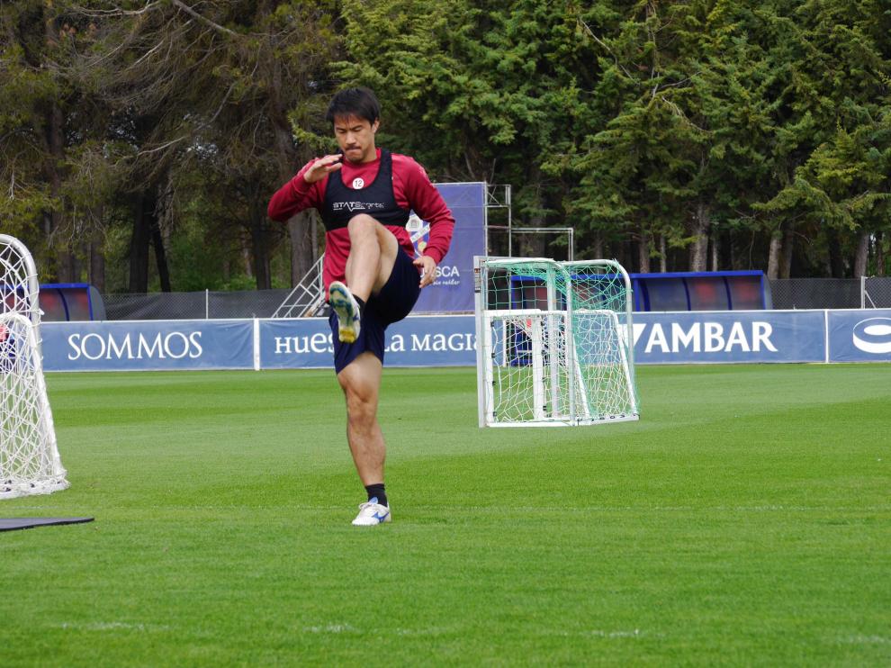 Shinji Okazaki, durante el entrenamiento de este jueves en el IES Pirámide.