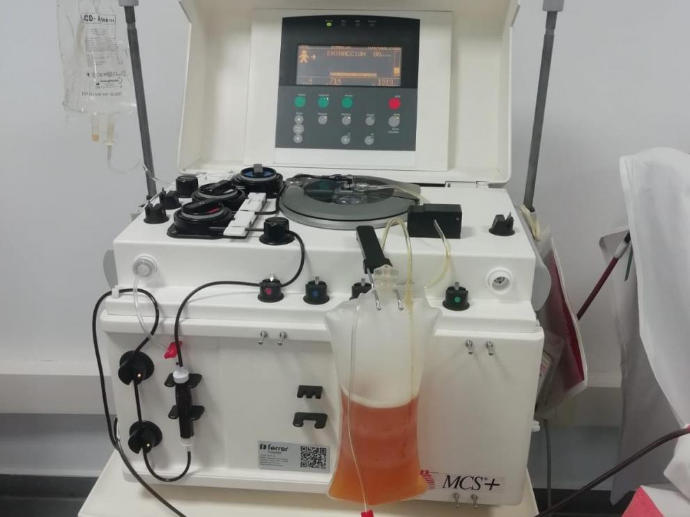 Máquina que, conectada al donante, separa el plasma