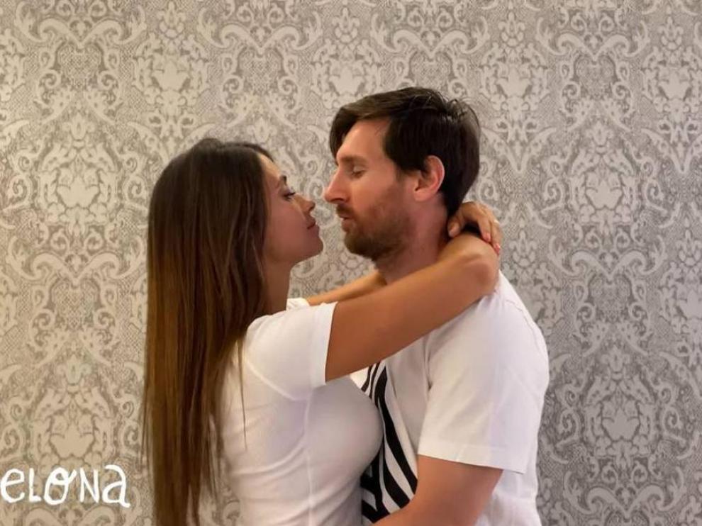 Messi Y Antonella Se Besan En El Nuevo Videoclip De Residentemusica Messi