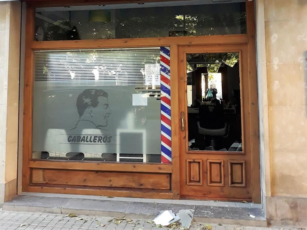 La peluquería está en el número 7 de la calle General Lasheras, en Huesca.