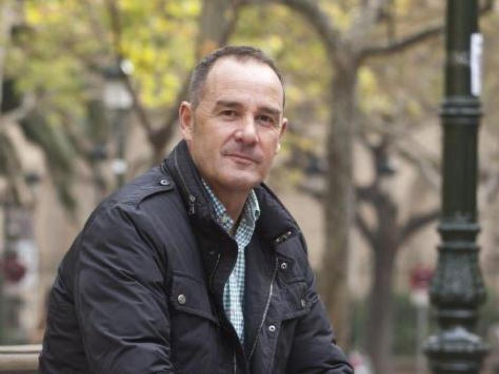 Víctor Fernández, en la Plaza de los Sitios de Zaragoza.