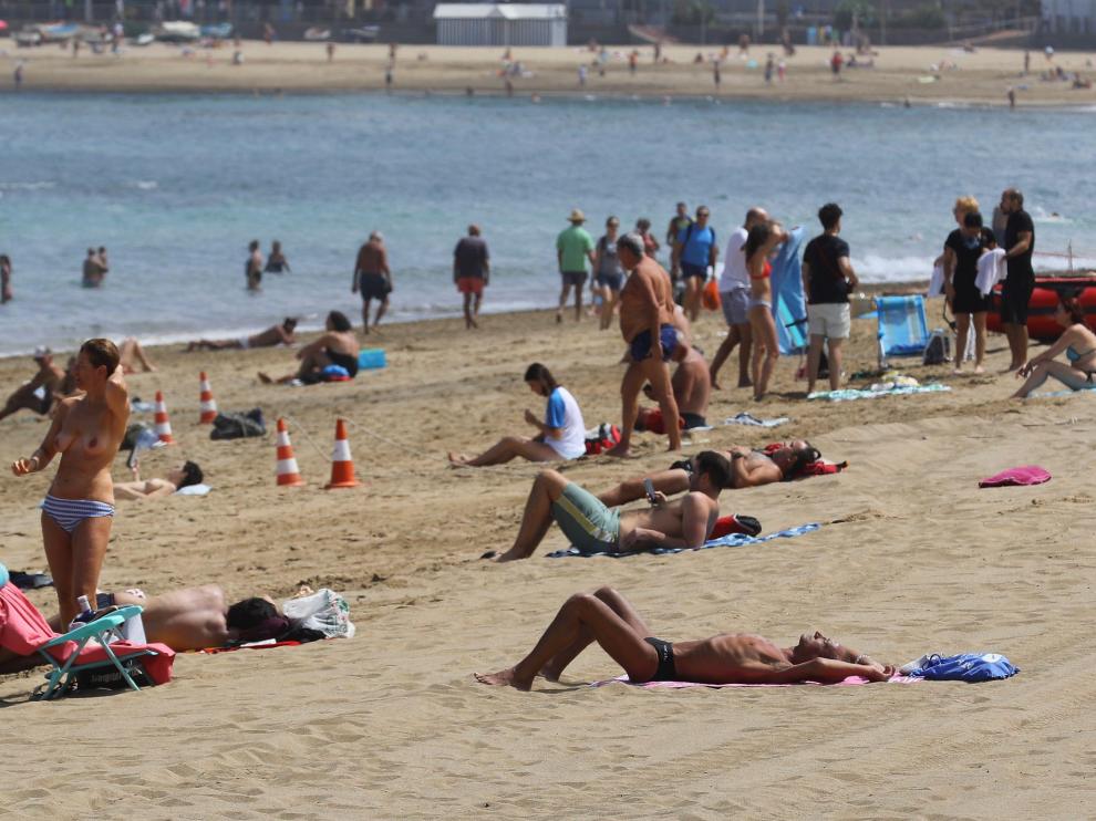 La playa de las Canteras, en Gran Canaria, en el primer día la fase II de la desescalada.