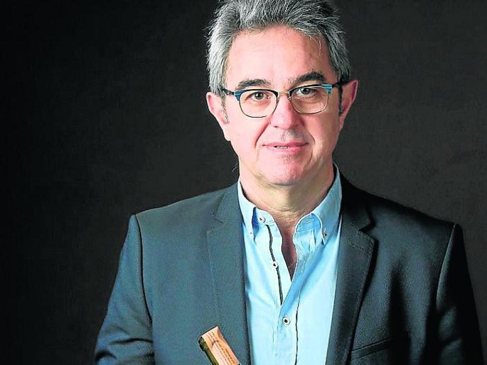 José Antonio Briz, con los vinos solidarios.