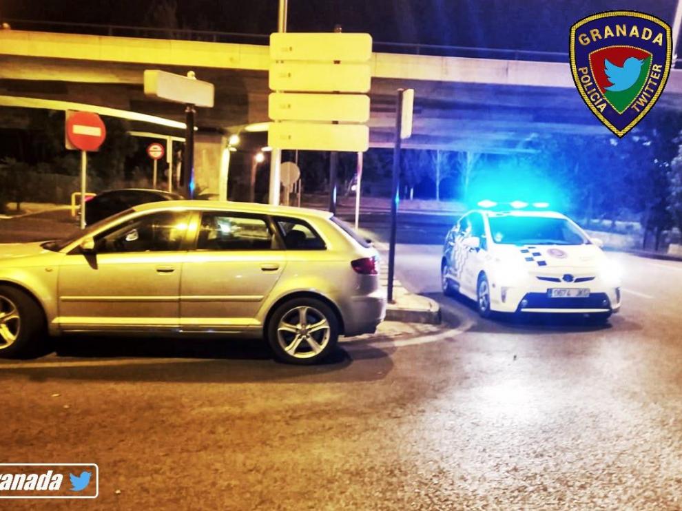 Un coche de la Policía Local de Granada en otra intervención.