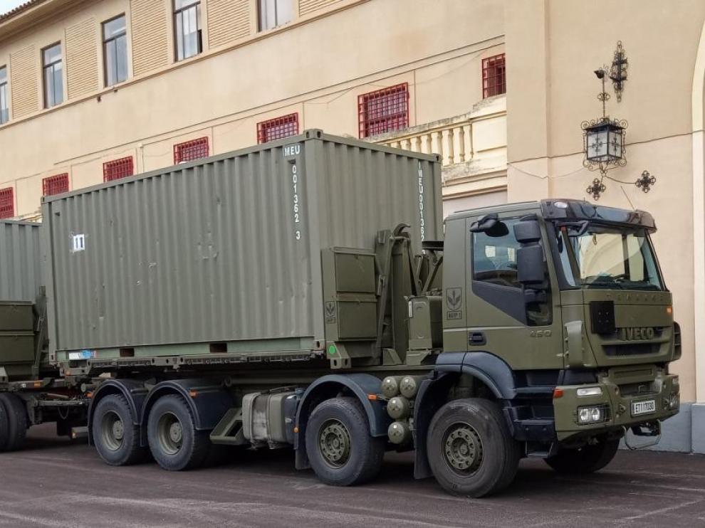 Uno de los transportes trasladados desde Madrid al cuartel Sancho Ramírez