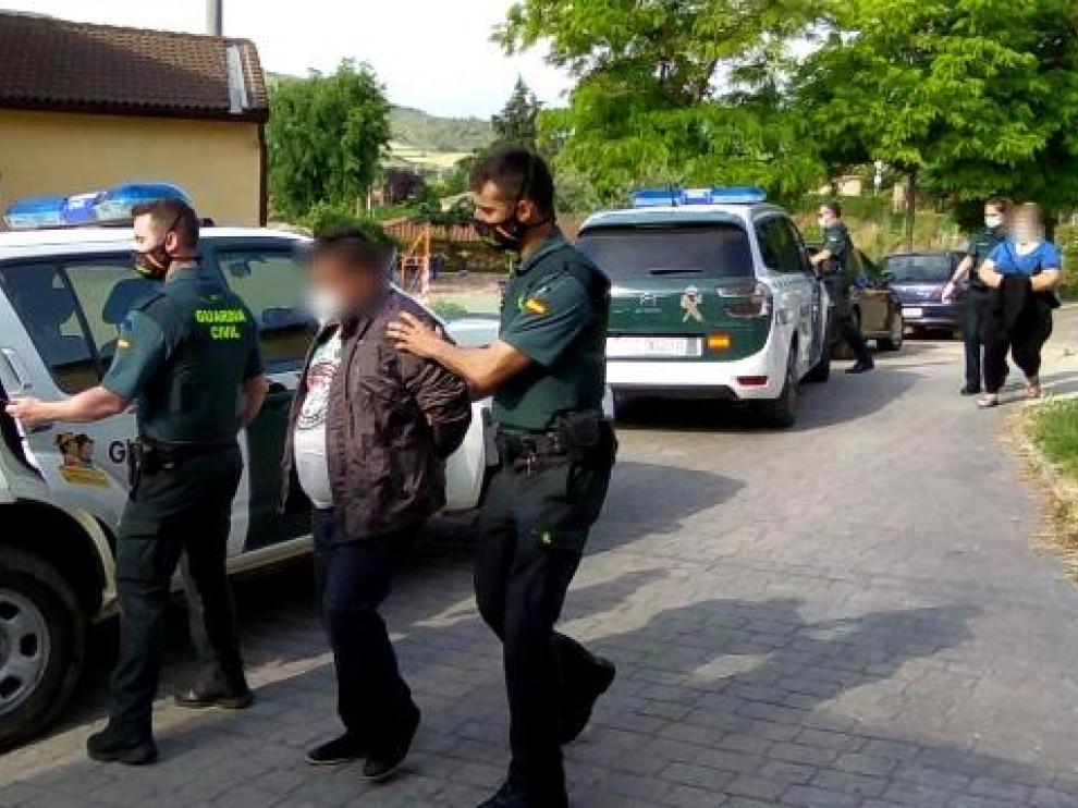 Los dos detenidos por la Guardia Civil por explotación laboral en La Rioja.