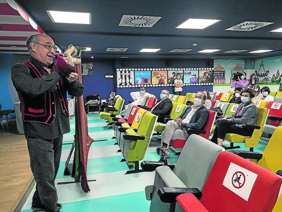 aco Paricio, de LosTitiriteros de Binéfar, en el acto celebrado este martes en el hospital Miguel Servet.