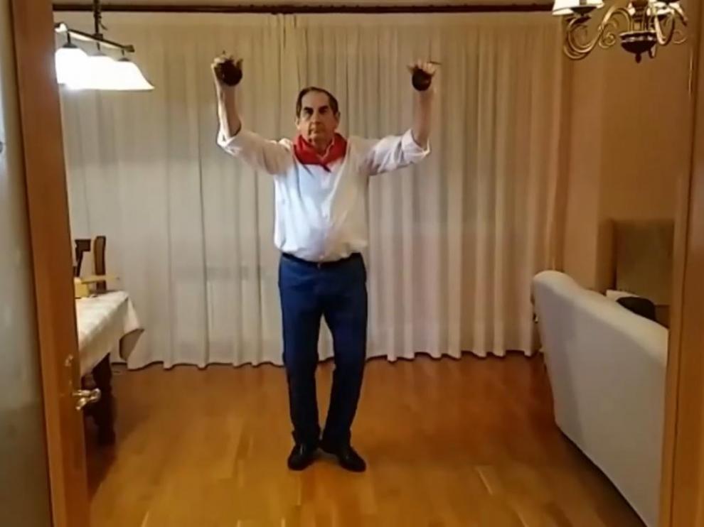 Video de los danzantes de Torres de Berrellen desde sus casas.