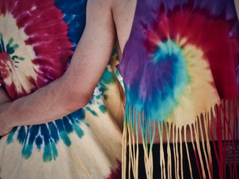 Ejemplo de prendas 'tye dye'.