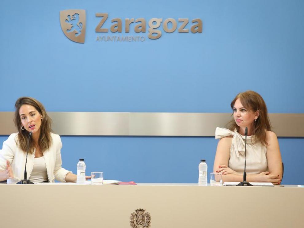 La concejal de Hacienda, María Navarro, y la edil de Economía, Carmen Herrarte, en la rueda de prensa de este miércoles.