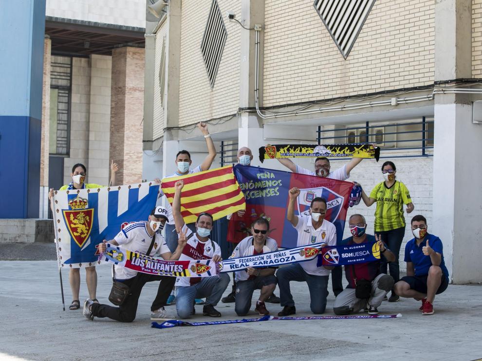 Varios aficionados del Real Zaragoza y la SD Huesca se citaron el domingo en La Romareda.