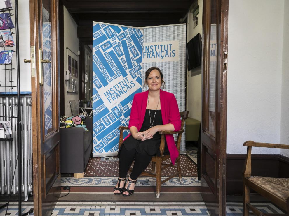 Laure Vázquez, directora del Institutio Francés de Zaragoza, en la sede del centro en el Paseo de Sagasta.