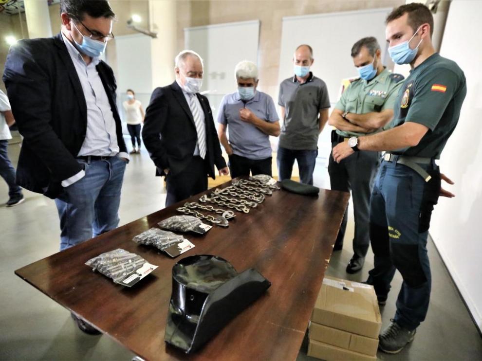 Una pequeña muestra del material donado por los guardas de refugios de la FAM al Greim de la Guardia Civil.