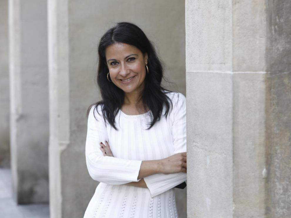 La periodista zaragozana Sylvia Herrero acaba de debutar en la literatura.