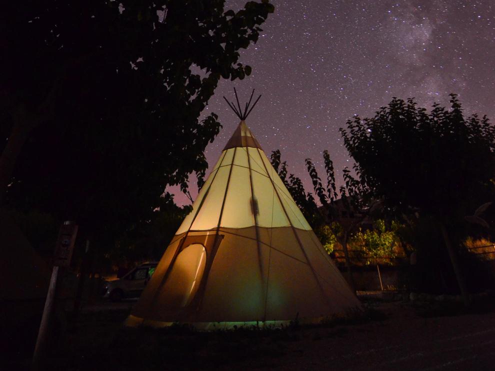 Los tipis del campin emulan a las tiendas cónicas donde vivían los indios del norte de América